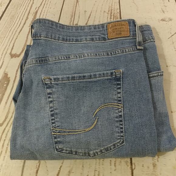 Signature By Levi Strauss Totally Shaping Straight Jeans Blue Size 35 - Picture 1 of 6